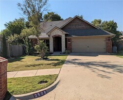 2508 Black Oaks Cir in Norman, OK - Building Photo