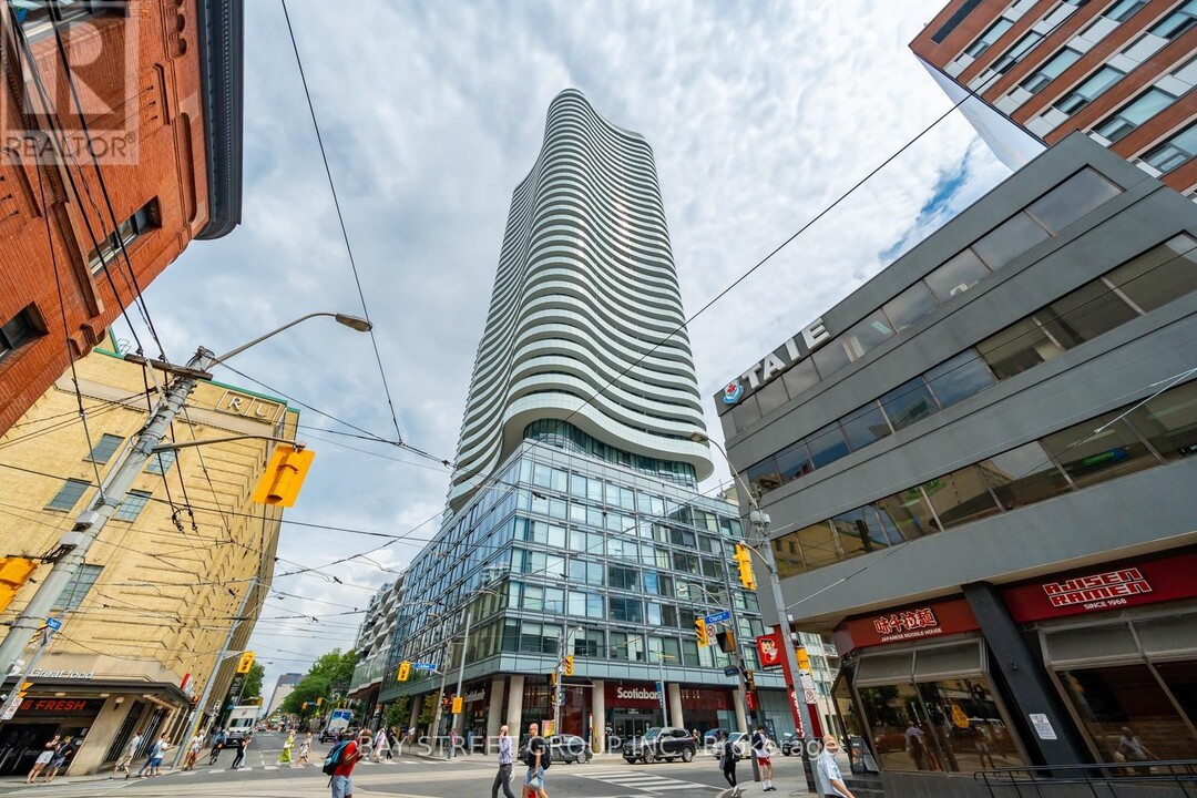 403-3403 Church St in Toronto, ON - Building Photo