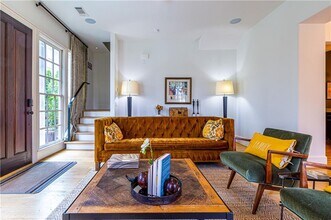 2067 Telfair Cir NE in Atlanta, GA - Foto de edificio - Building Photo