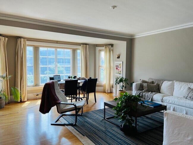 1572 Massachusetts Ave, Unit 47 in Cambridge, MA - Foto de edificio - Building Photo