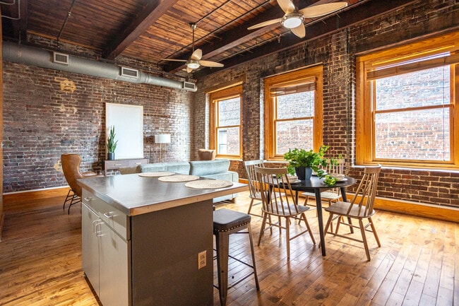 Emporium Lofts in Knoxville, TN - Foto de edificio - Interior Photo