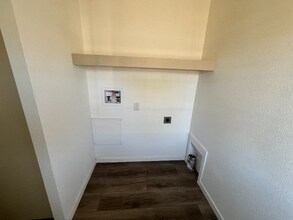 2000 E Frontier Ave in Flagstaff, AZ - Foto de edificio - Building Photo