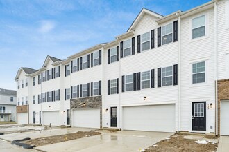127 Sitka Willow Dr in Reynoldsburg, OH - Foto de edificio - Building Photo