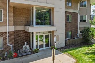 Southview Senior Apartments in Des Moines, IA - Building Photo - Building Photo