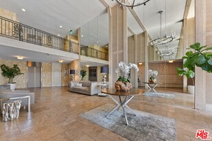 809 S Bundy Dr in Los Angeles, CA - Building Photo