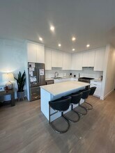 242 4th St W in North Vancouver, BC - Building Photo - Building Photo