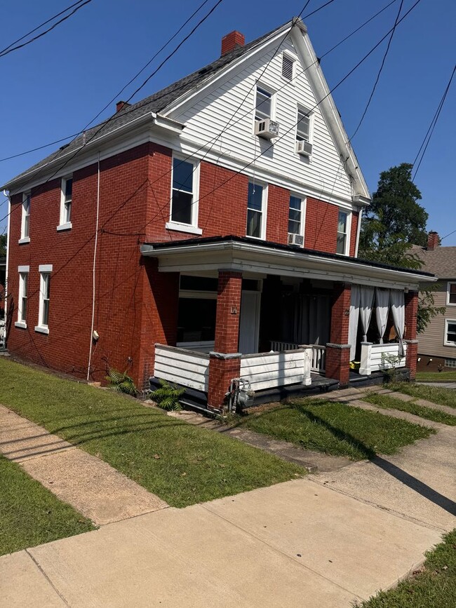 property at 317 N 2nd St