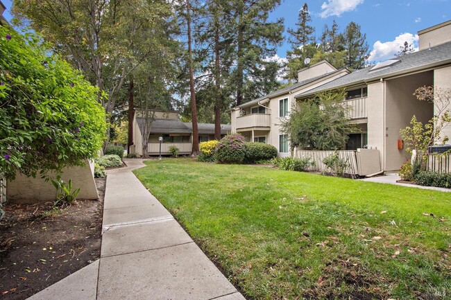 2700 Oak Rd in Walnut Creek, CA - Foto de edificio - Building Photo