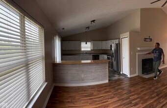 10248 Stillwell Dr in Avon, IN - Building Photo - Building Photo