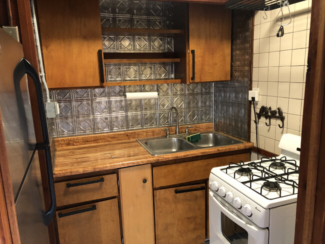 1933 Pinehurst Rd