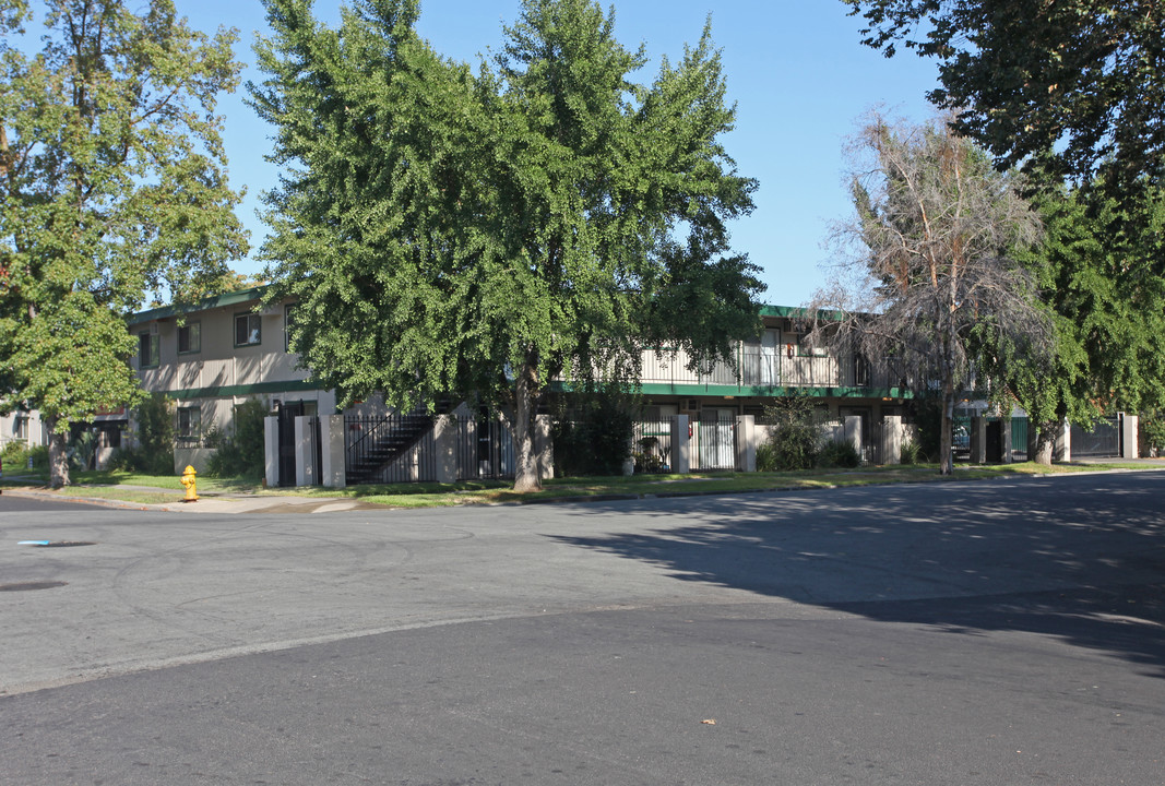 Claremont Manor Apartments in Stockton, CA - Building Photo