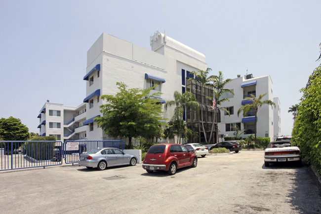 Venetian Isle Apartments