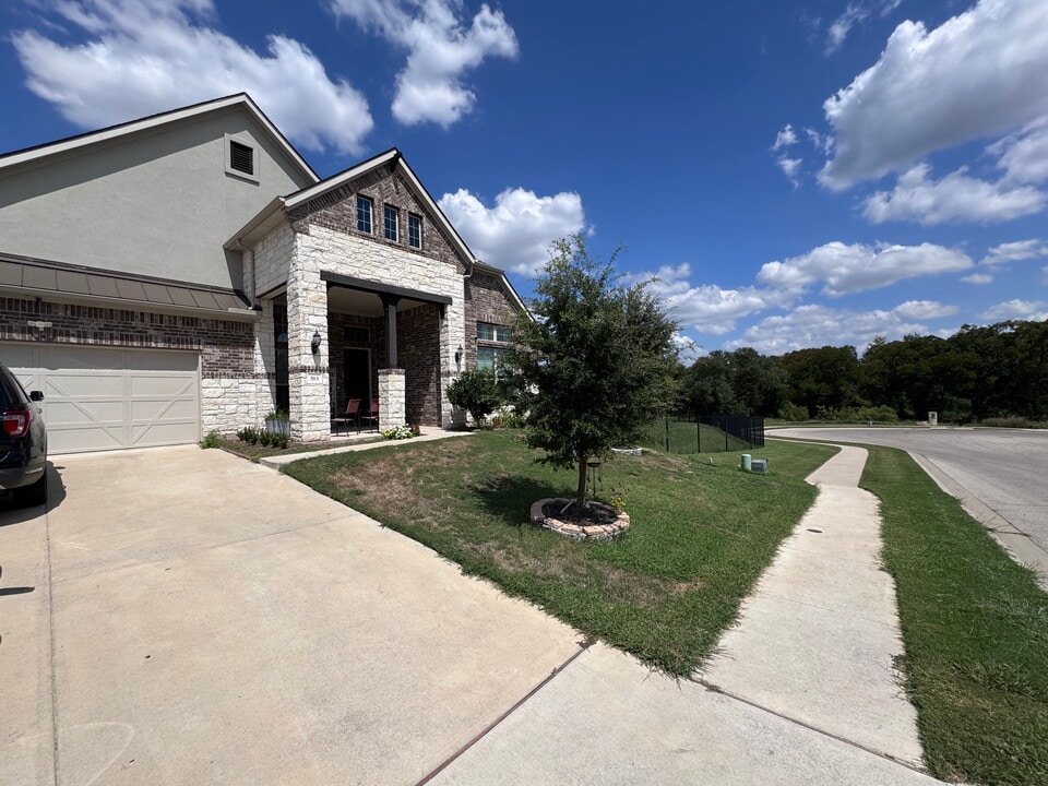 513 Lambert Cv in Leander, TX - Building Photo