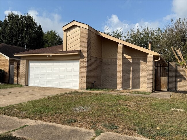 10727 Staghill Dr in Houston, TX - Building Photo - Building Photo