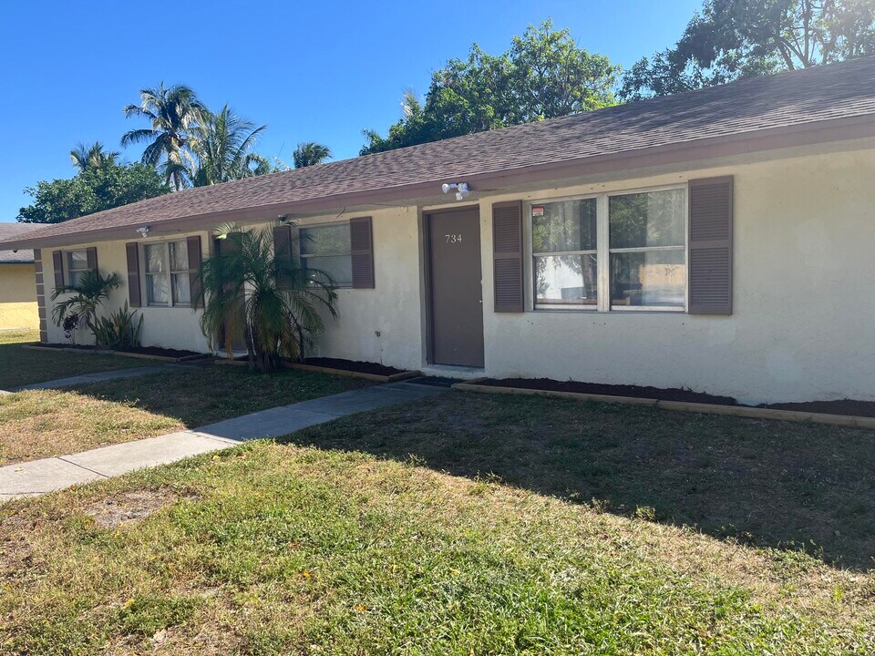 734 Neil Rd in West Palm Beach, FL - Building Photo