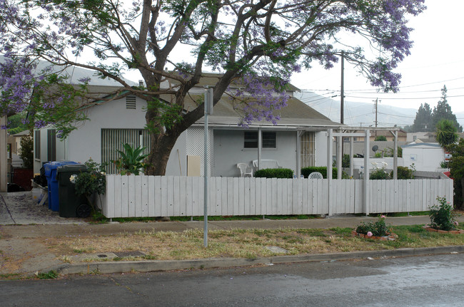 836 E Ventura St in Santa Paula, CA - Building Photo - Building Photo