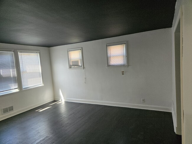 3518 Elmora Ave in Baltimore, MD - Building Photo - Building Photo