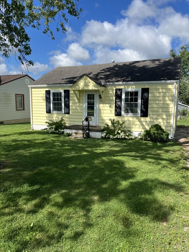 property at 665 N Hillcrest Blvd