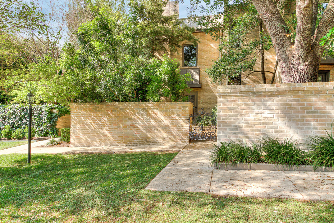 205 Chichester Pl in San Antonio, TX - Building Photo