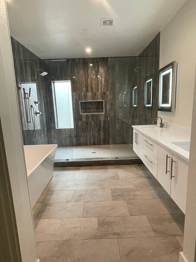 425 W 9th St in Dallas, TX - Building Photo - Building Photo