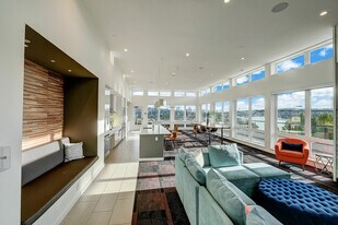 Augusta Apartments in Seattle, WA - Building Photo