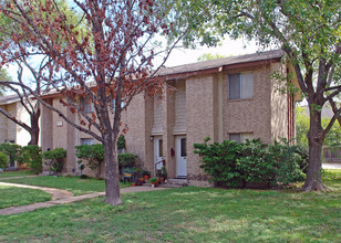 Dawnridge Apartments in Austin, TX - Building Photo - Building Photo