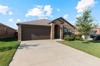 936 English Dr in Krugerville, TX - Building Photo - Building Photo
