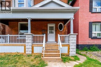 16 Sherman Ave S in Hamilton, ON - Building Photo - Building Photo