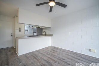 45-697-697 Kamehameha Hwy in Kaneohe, HI - Foto de edificio - Building Photo