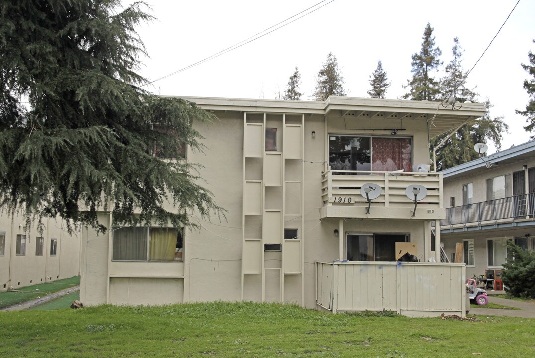 1910 B St in Hayward, CA - Building Photo