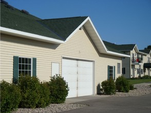 Meadows Edge Apartments in Detroit Lakes, MN - Foto de edificio - Building Photo