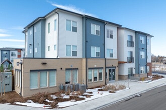 Crisman II in Longmont, CO - Foto de edificio - Primary Photo