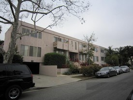 905 N Curson Ave Apartments