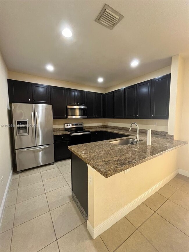 950 SW 147th Ave in Pembroke Pines, FL - Building Photo - Building Photo