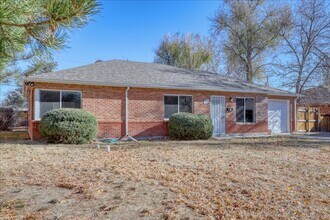 842 Troy St in Aurora, CO - Building Photo - Building Photo