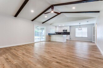 4825 Cloverdale Ln in Garland, TX - Building Photo - Building Photo