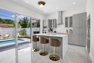 3331 SW 29th Terrace in Miami, FL - Building Photo - Building Photo