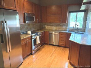 90 Ledgebrook Dr in Norwalk, CT - Building Photo - Building Photo