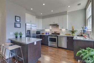 Newly Renovated Top Fl Unit w/ GG Bridge View in San Francisco, CA - Building Photo - Building Photo