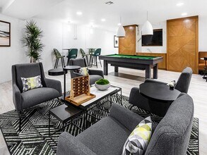 7403 in Los Angeles, CA - Foto de edificio - Interior Photo