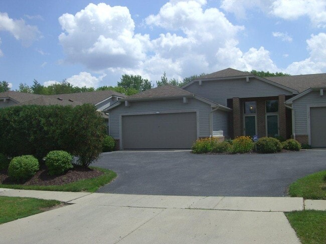 722 Hilltop Ln, Unit 722