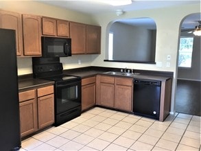 6923 Opal Clfs in Converse, TX - Foto de edificio - Building Photo