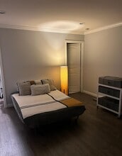 7011 Jumilla Ave, Unit Unit - B in Winnetka, CA - Building Photo - Building Photo