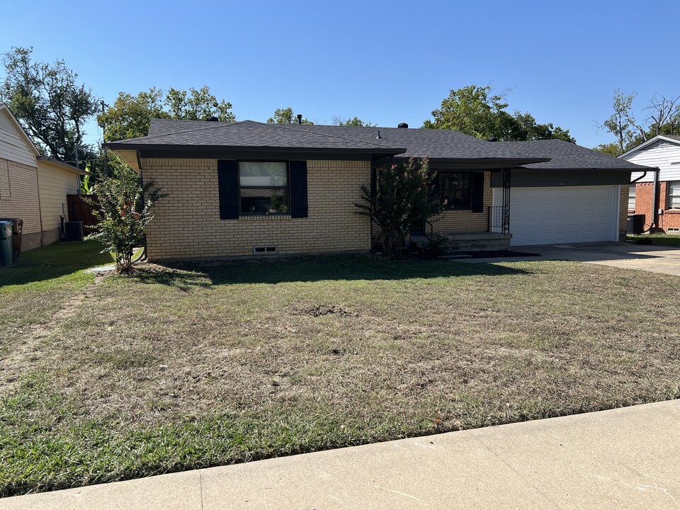1709 Carlton St in Denton, TX - Building Photo