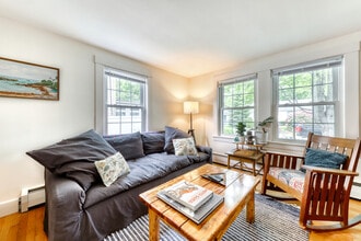 22 Seaview Ave in Ogunquit, ME - Building Photo - Building Photo