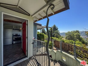 3050 Knob Dr in Los Angeles, CA - Building Photo - Building Photo