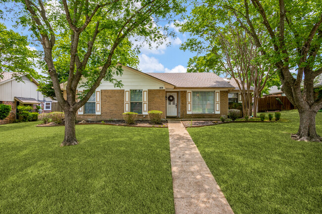 1414 Woodcreek Dr