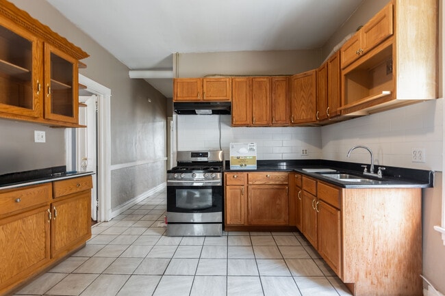 1914 N Keeler Ave, Unit 2