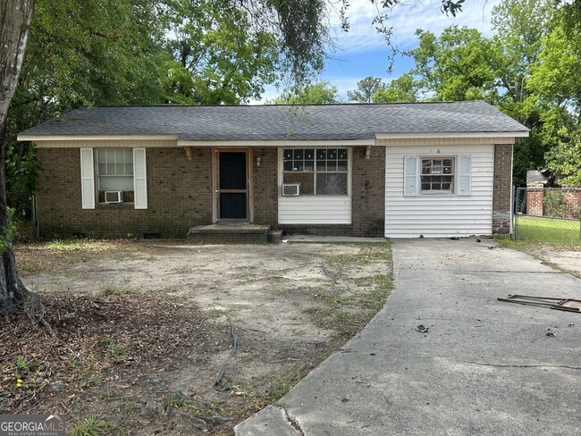 property at 3286 Kingston Ct