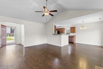 302 Ashley Meadow Ln in Jacksonville, NC - Building Photo - Building Photo